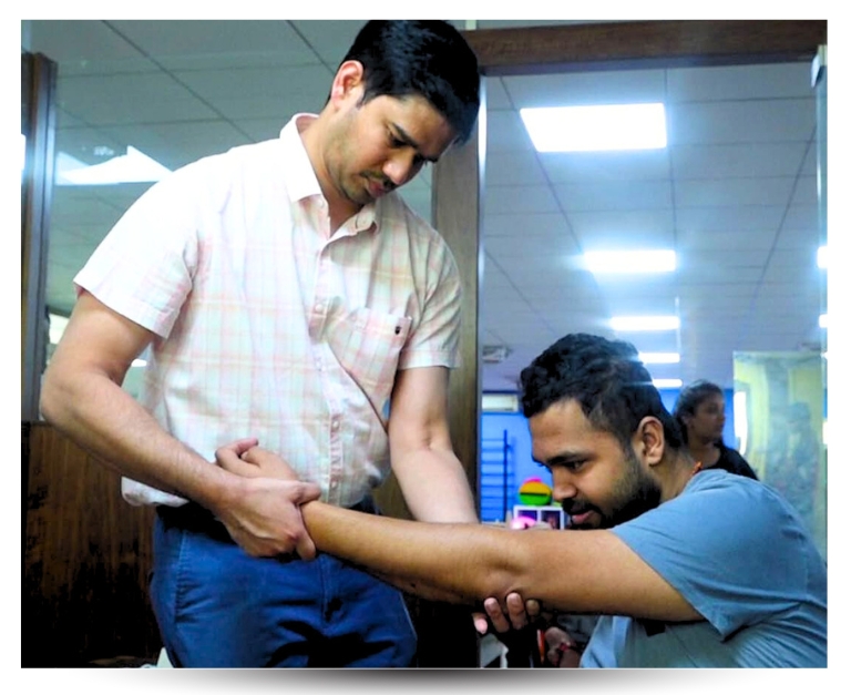best knee replacement surgeon in hyderabad dr karthik gudaru